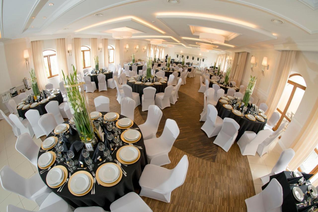 Potocki Dwor Hotell Jędrzejów Exteriör bild
